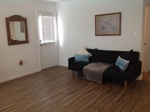 13801 Mussel Rn in Elgin, TX - Building Photo - Building Photo