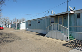 Las Palmas Mobile Home Park in Dallas, TX - Foto de edificio - Building Photo