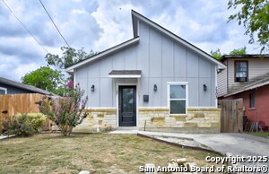 1303 Lombrano St in San Antonio, TX - Building Photo