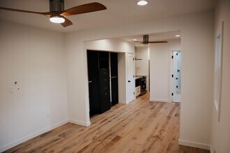 6742 De Longpre Ave in Los Angeles, CA - Foto de edificio - Building Photo