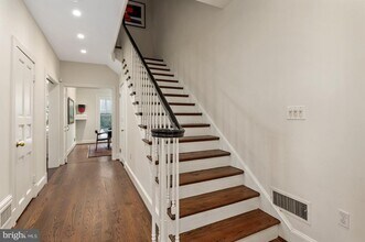 2468 Belmont Rd NW in Washington, DC - Foto de edificio - Building Photo