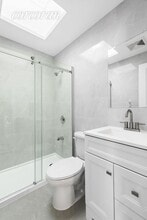 426 McDonald Ave, Unit 2R in Brooklyn, NY - Building Photo - Building Photo