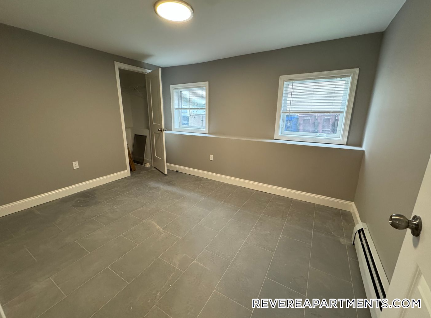 882 Winthrop Ave in Revere, MA - Building Photo
