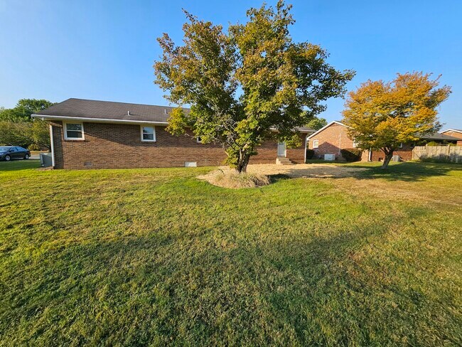 1615 Kirkwood Dr in Murray, KY - Building Photo - Building Photo