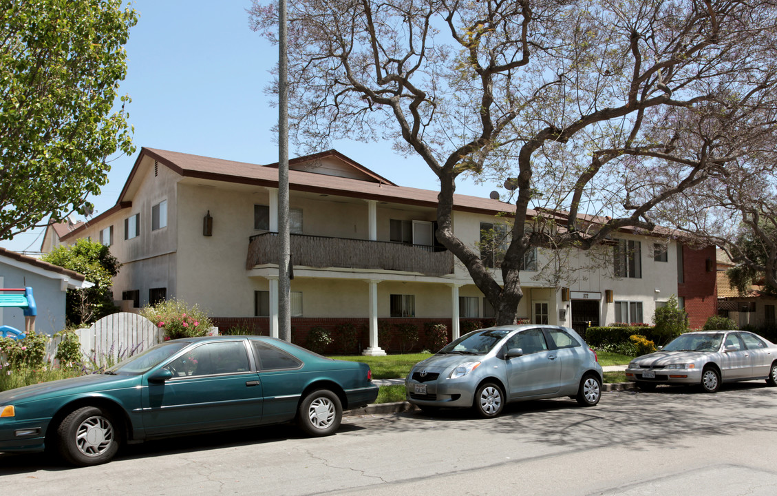 372 Freeman Ave in Long Beach, CA - Building Photo