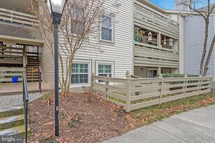 2237 Lovedale Ln, Unit 407D in Reston, VA - Building Photo