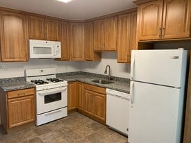 647 Victor Way, Unit 3 in Mountain View, CA - Building Photo