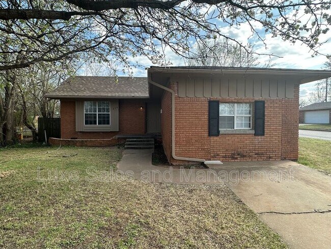 236 NW 85th St in Oklahoma City, OK - Foto de edificio - Building Photo