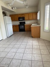 6431 W Desert Hollow Dr in Phoenix, AZ - Building Photo - Building Photo