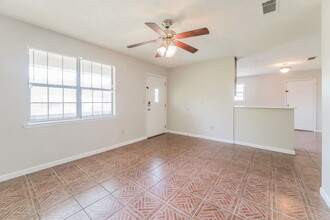 1061 Lombardy Way in Jonesboro, GA - Building Photo - Building Photo