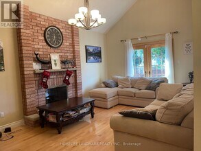 61 Mary Elizabeth Crescent in Markham, ON - Building Photo - Building Photo