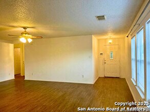 9219 Rhett Rd in San Antonio, TX - Building Photo - Building Photo