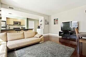 350 W 42nd St, Unit 5G in New York, NY - Foto de edificio - Building Photo