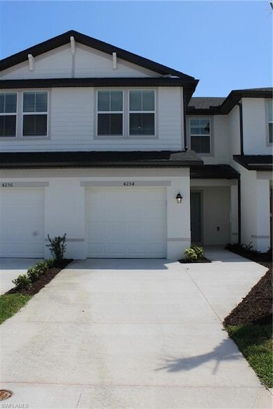 4254 Canova Ct in North Fort Myers, FL - Foto de edificio