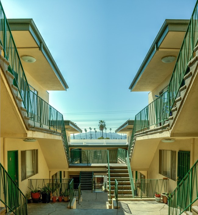 Grandview Apartments in Los Angeles, CA - Building Photo - Building Photo