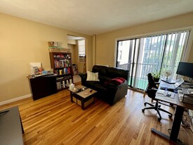 1480 Commonwealth Ave, Unit 12 Apartamentos