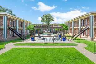 La Carmona in Houston, TX - Building Photo