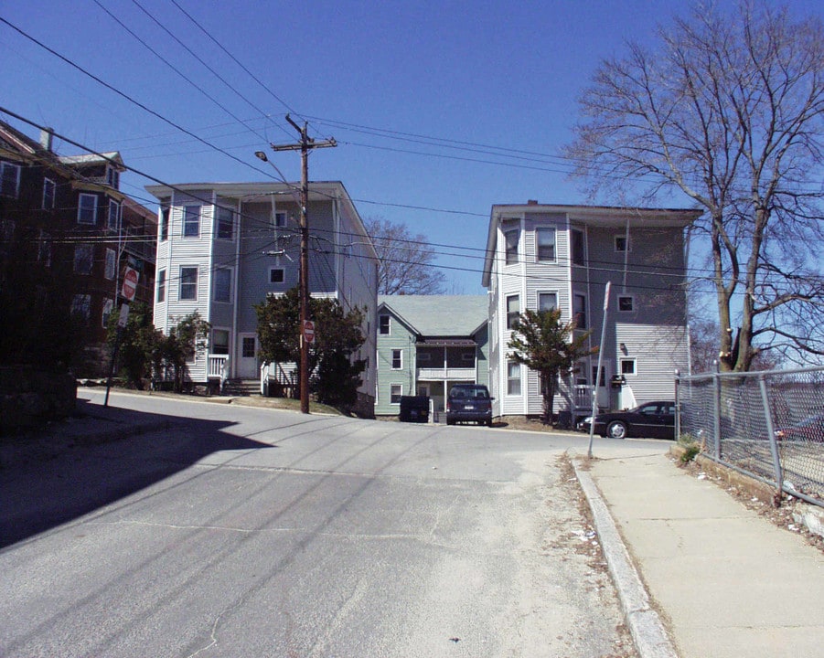 78-80 Pine St in Southbridge, MA - Building Photo