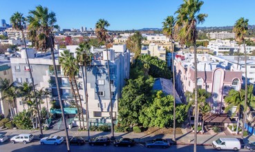 135 N Doheny Dr in West Hollywood, CA - Building Photo - Building Photo