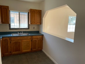 151 E 108th St in Los Angeles, CA - Building Photo - Building Photo