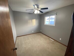 6387 15th St N in Oakdale, MN - Foto de edificio - Building Photo