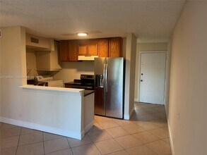 4519 Treehouse Ln in Tamarac, FL - Building Photo - Building Photo