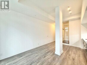 2 Manderley Dr in Toronto, ON - Building Photo - Building Photo