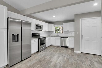 3555 Balboa Cir in Montgomery, TX - Building Photo - Building Photo
