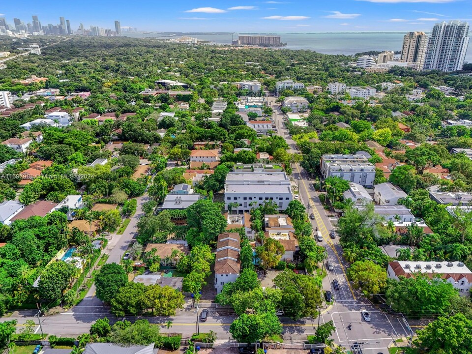 2987 Bird Ave in Miami, FL - Building Photo