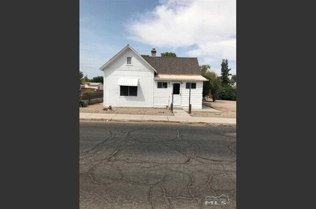 615 E Front St in Fallon, NV - Foto de edificio - Building Photo