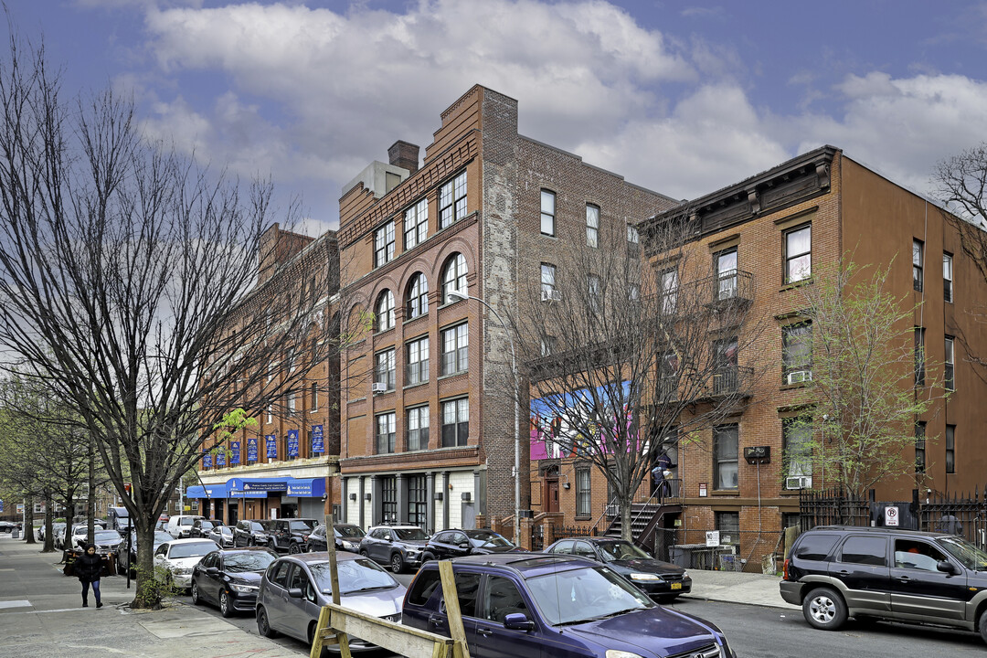 305 East 140Th Street in New York, NY - Building Photo