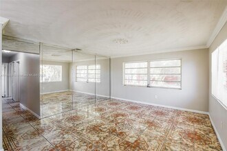 1326 NW 72nd St in Miami, FL - Building Photo - Building Photo