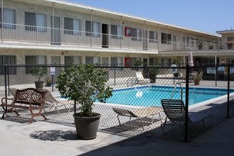 Oceana Apartments in Hawthorne, CA - Building Photo - Building Photo