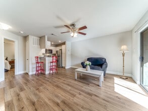 5322 Medical Dr, Unit C103 in San Antonio, TX - Foto de edificio - Building Photo