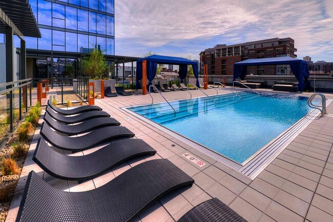 1200 N Larrabee St, Unit 1 in Chicago, IL - Foto de edificio - Building Photo