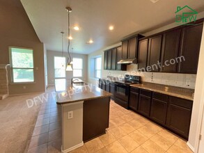 8217 Spruce Meadows Dr in Fort Worth, TX - Building Photo - Building Photo