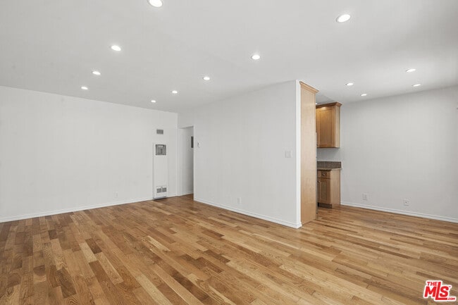 property at 923 N San Vicente Blvd