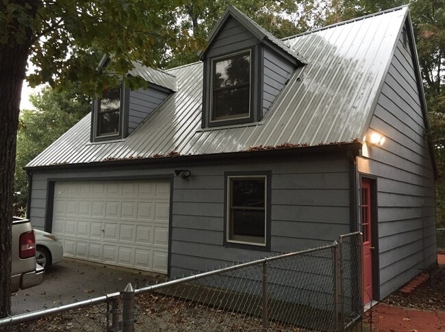 290 Co Rd 122 in Eureka Springs, AR - Foto de edificio - Building Photo