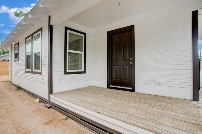 6109 N Main St in Houston, TX - Building Photo - Building Photo