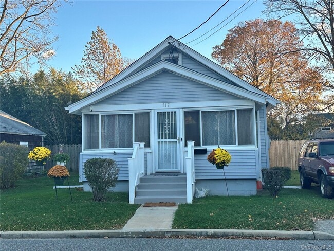 517 Flint St in Greenport, NY - Building Photo - Building Photo