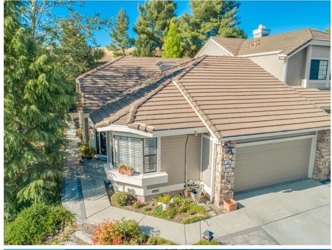 927 Waverly Cmn