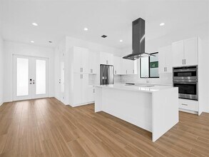 1446 SW 23rd St in Fort Lauderdale, FL - Foto de edificio - Building Photo