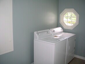 312 W Auglaize St, Unit Lower Unit in Wapakoneta, OH - Building Photo - Building Photo