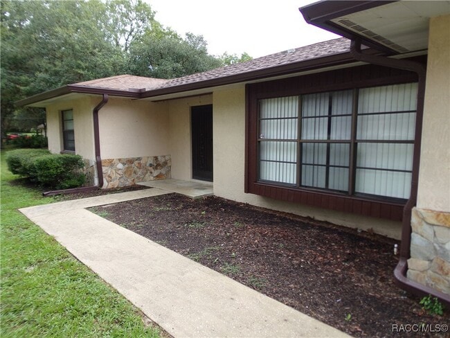 100 E Knightsbridge Pl in Lecanto, FL - Building Photo - Building Photo