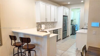 5110 Eucalyptus Dr in Hollywood, FL - Building Photo - Building Photo