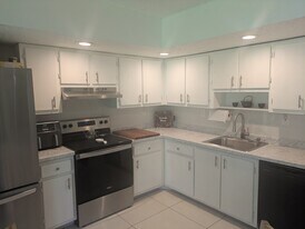 8075 SW 107th Ave in Miami, FL - Building Photo