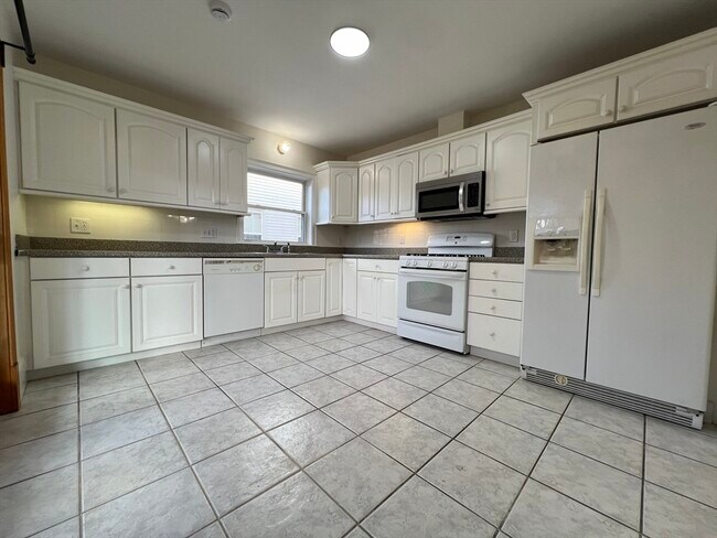 128 Buttonwood St, Unit 2 in Boston, MA - Building Photo - Building Photo