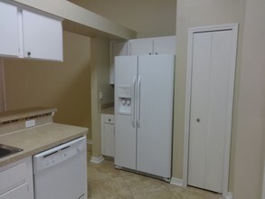215 Lookout Dr in Apollo Beach, FL - Building Photo - Building Photo