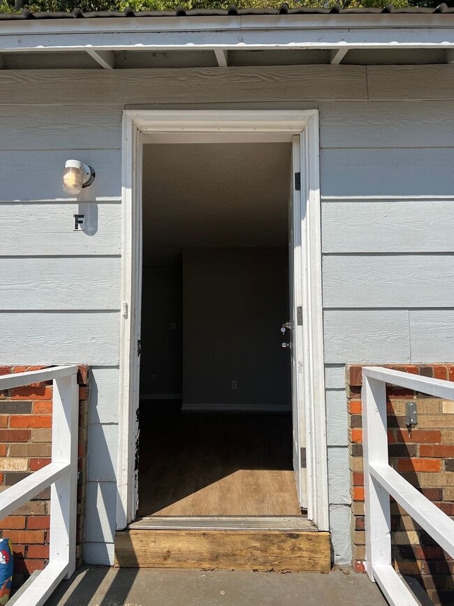 property at 1906 Fosters Ferry Rd