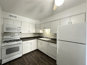 6325 N Sheridan Rd, Unit 3002 in Chicago, IL - Building Photo - Building Photo